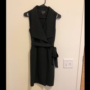 Sleeveless Black Dress with Collar